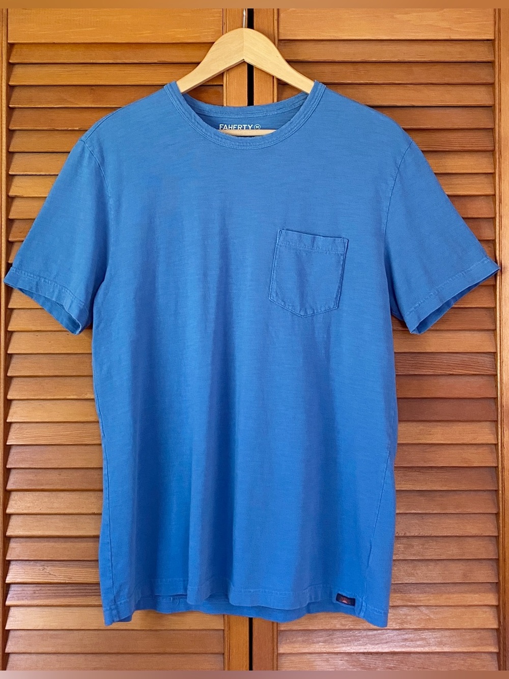 Faherty Tee Shirt Mens Size Medium Sunwashed Organic Cotton Blue Short Sleeve